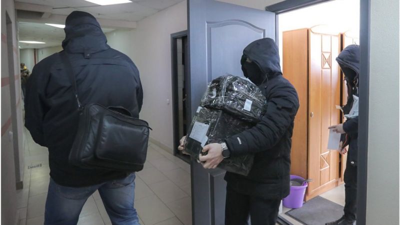 Иллюстрационное фото с обыска в офисе БАЖ 16 февраля 2021 года. Источник: TUT.BY