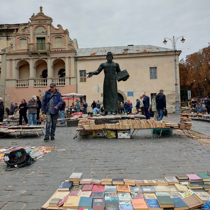 Кніжны кірмаш у Львове