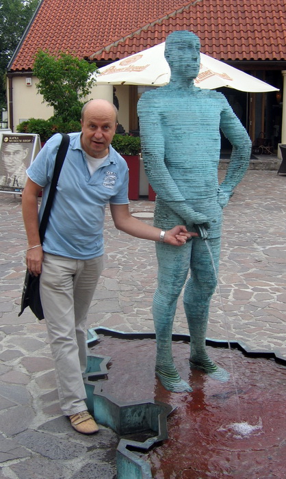 У Празе, ля музея Франца Кафкі, 2006 год