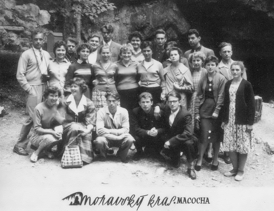 Здымак з той самай вандроўкі ў Чэхію, дзе пазнаёміліся бацькі Віталя. Тата сядзіць другі справа, мама стаіць чацвёртая злева. 18 ліпеня 1961 года