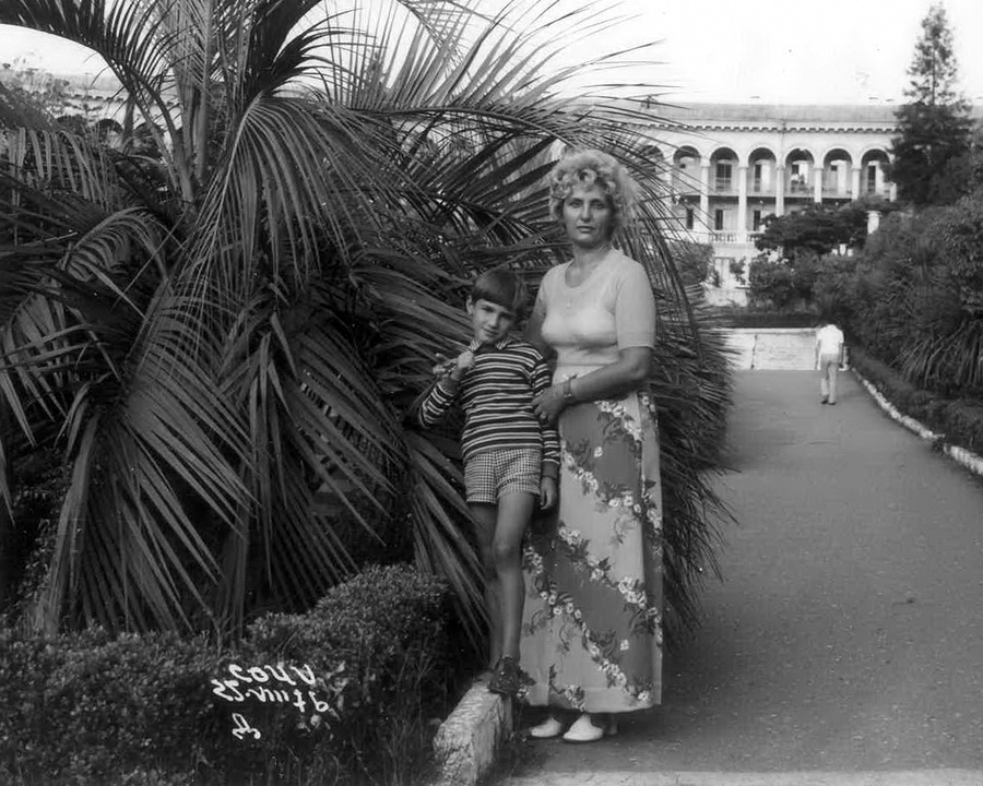 З мамай у Сочы, 1976 год