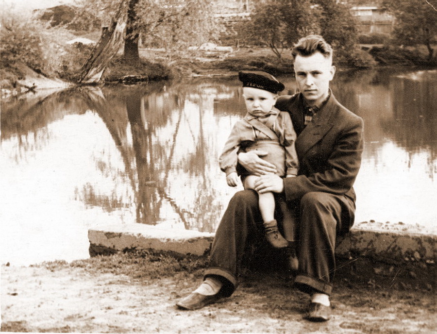 З бацькам, 25 траўня 1960 года
