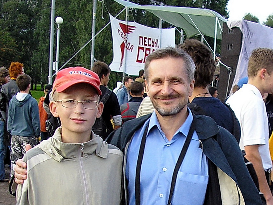 З сынам Тарасам на канцэрце “Песні свабоды”, 2006 год