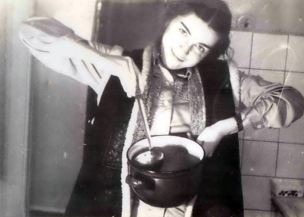 Юлія Слуцкая варыць боршч, 1987 год