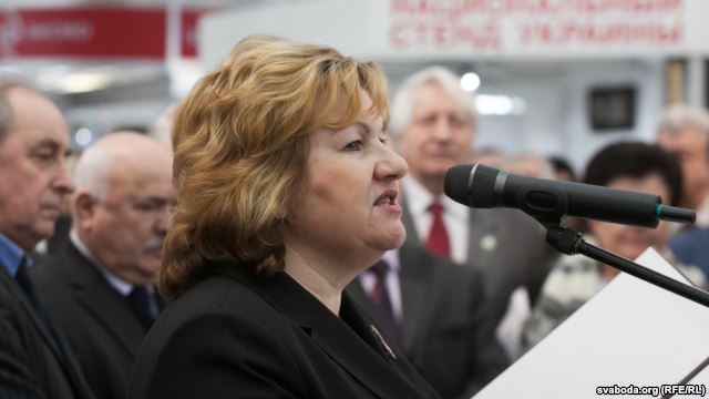Адказная за папраўкі Лілія Ананіч (справа пад сцягам). Фота: сайт Палаты прадстаўнікоў