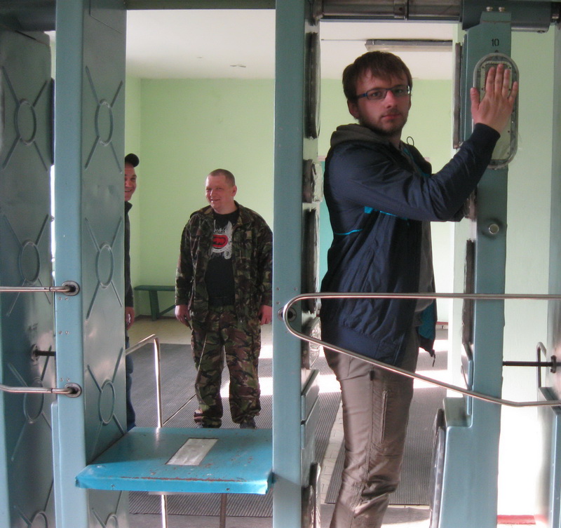 Максім Хлябец з Брэста на кантролі. Дазіметрычным