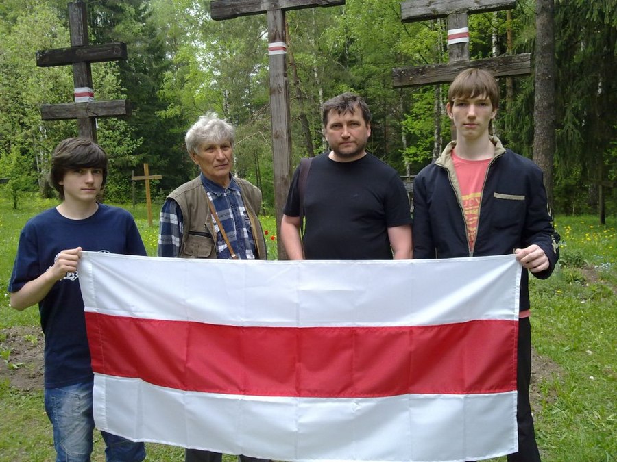 Три поколения Бастунцов в урочище Куропаты Три поколения Бастунцов в урочище Куропаты