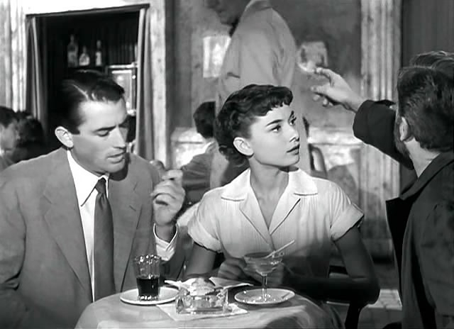 Грегори Пек и Одри Хёпберн в фильме "Римские каникулы" 1953 г. Грегори Пек и Одри Хёпберн в фильме "Римские каникулы" 1953 г.