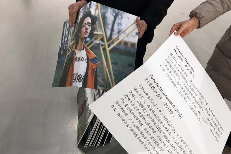 Фотографии из серии «Голоса поколения Л» Максима Сарычева снимают с выставки в Китае. Фото предоставлено кураторской группой