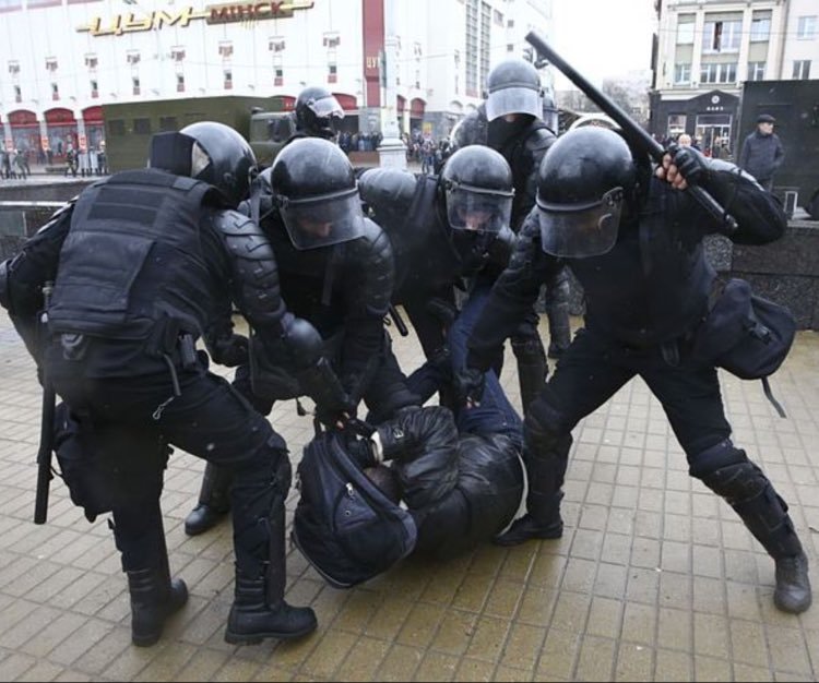 Задержание в Минске 25 марта 2017 года. REUTERS/Vasily Fedosenko Задержание в Минске 25 марта 2017 года. REUTERS/Vasily Fedosenko