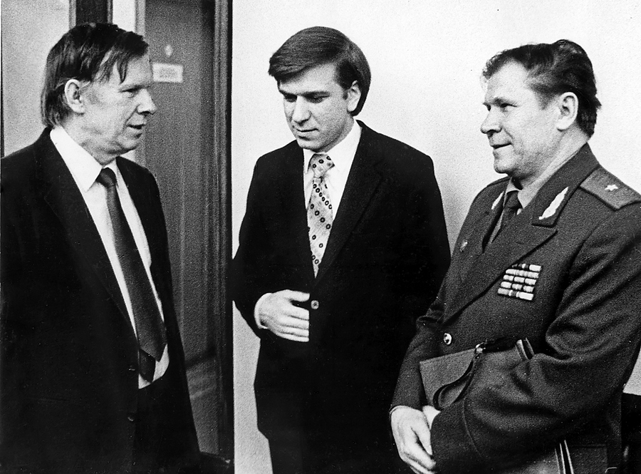 З Васілём Быкавым і Анатолем Сульянцавым, канец 1970-х