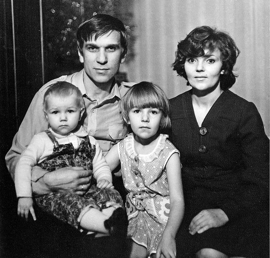 З жонкай Ліліяй і дочкамі Алёнай і Святланайй