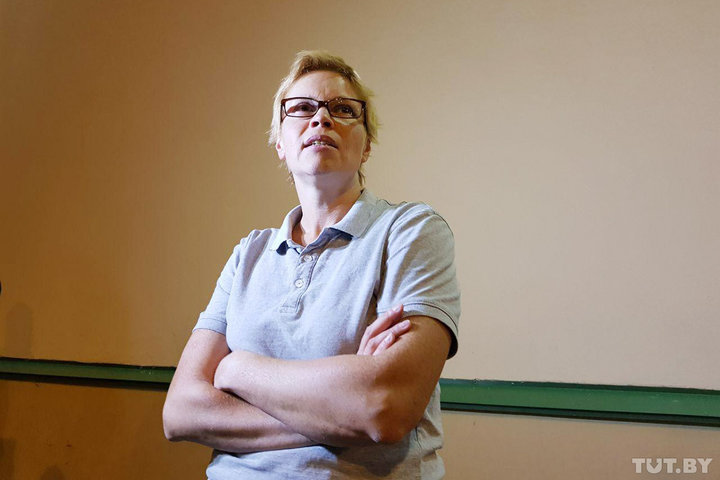Главный редактор Марина Золотова, 9 августа 2018 года, около здания Центрального аппарата Следственного комитета. Фото: Станислав Шаршуков, TUT.BY Главный редактор Марина Золотова, 9 августа 2018 года, около здания Центрального аппарата Следственного комитета. Фото: Станислав Шаршуков, TUT.BY