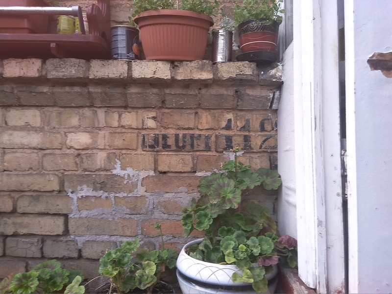 Жоўтая цэгла і надпісы Другой сусветнай zhoutaya_cegla_i_nadpisy_drugoy_susvetnay_-_taksama_gistoryya.jpg