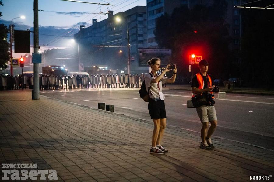 Журналисты интернет-журнала «Бинокль» на акции протеста в Бресте Журналисты интернет-журнала «Бинокль» на акции протеста в Бресте