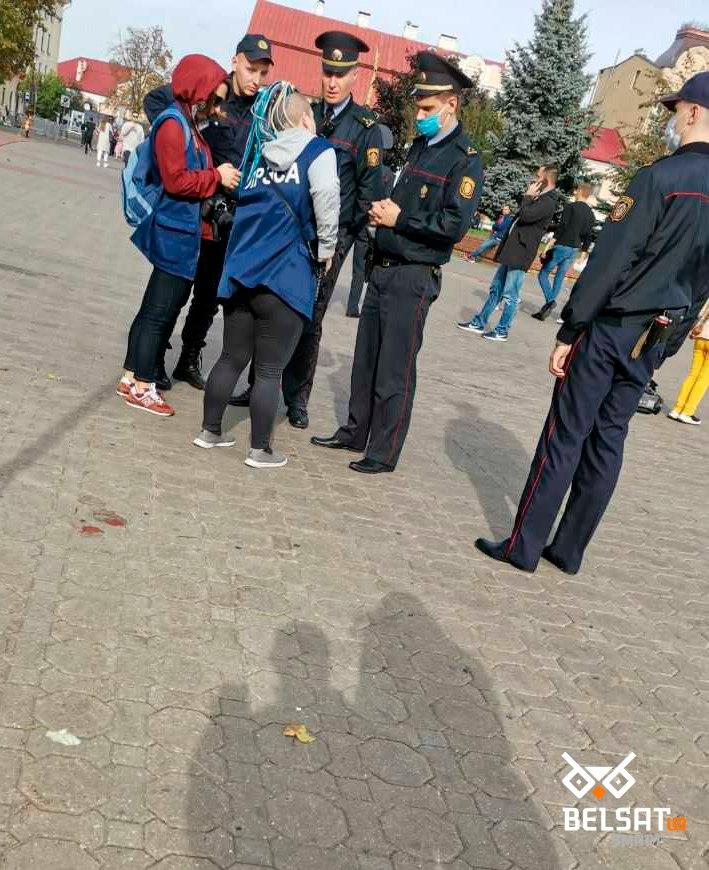 Volha Kamiahina and Katsiaryna Hardzeyeva are detained. Photo: "Belsat" Volha Kamiahina and Katsiaryna Hardzeyeva are detained. Photo: "Belsat"