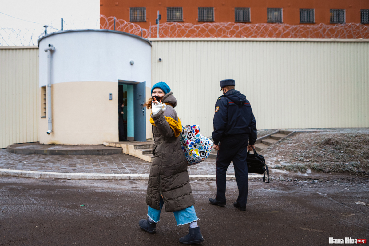 Шура махае на развітанне
