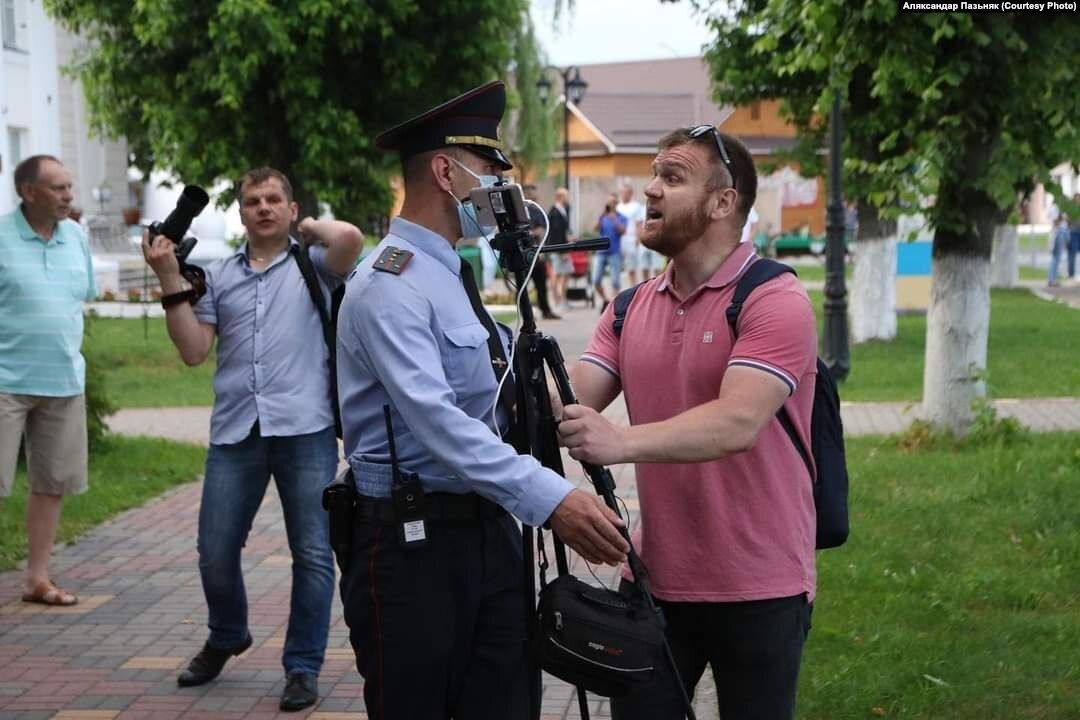 У размове зь міліцыянтам