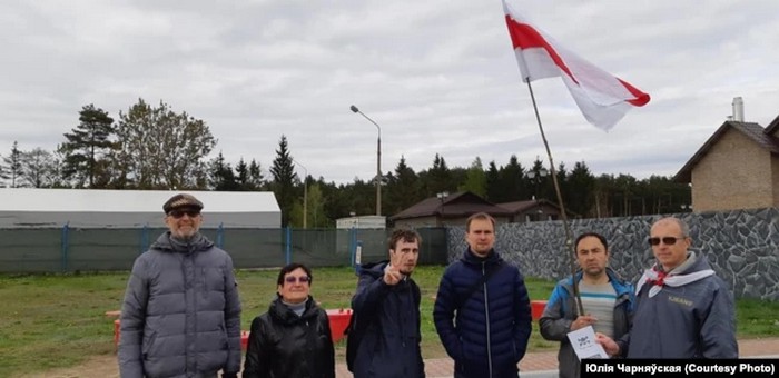 Юры Зісер з удзельнікамі «Курапацкай варты», 8 траўня 2019