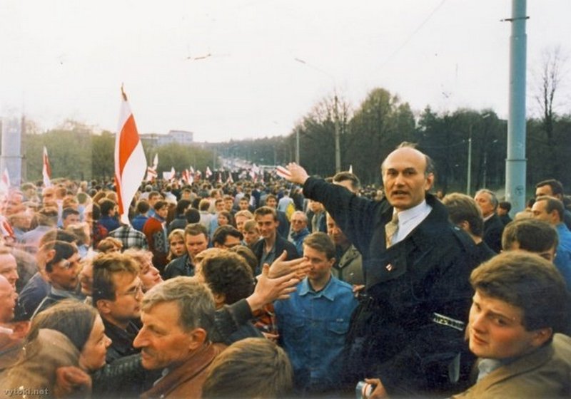«Чернобыльский шлях» 1996 года. Выступление Зенона Позняка. Фото: Георгий Лихтарович, vytoki.net