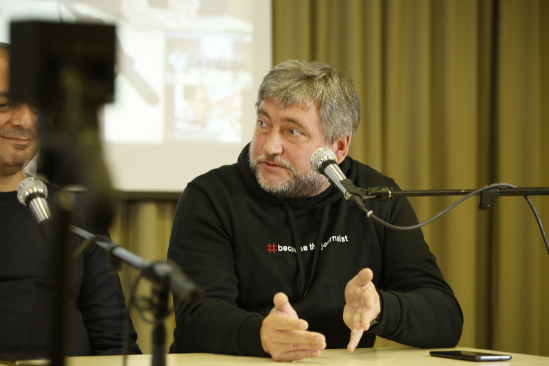 Andrei Bastunets at a rally in support of detained journalists in Vilnius. Photo: BAJ
