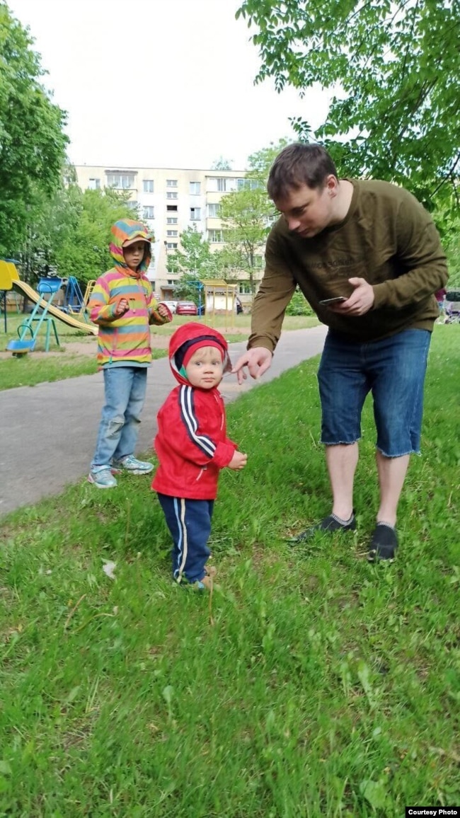 Андрэй Кузьнечык зь дзецьмі, архіўнае фота