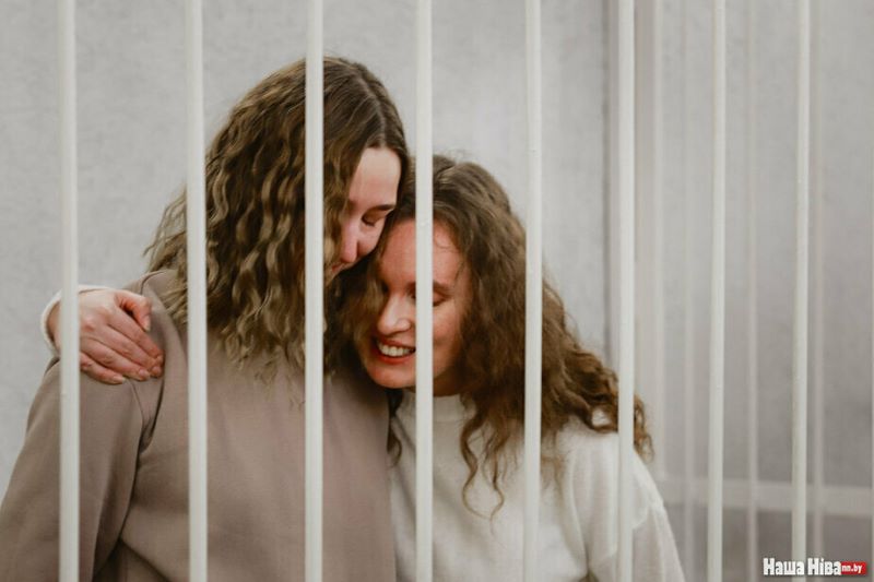 Журналісткі Дар'я Чульцова і Кацярына Андрэева на судзе