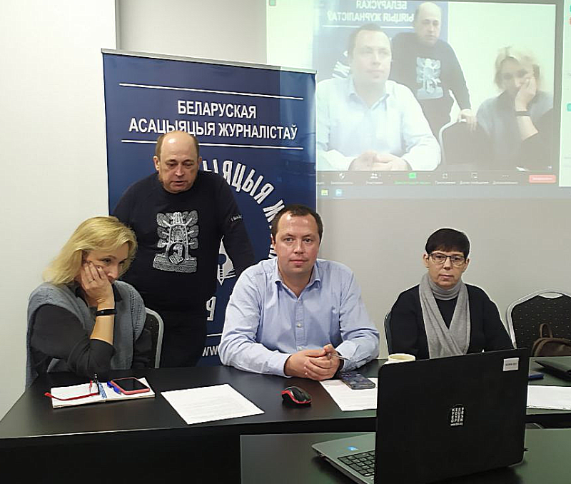 Главный редактор Media IQ Надежда Белохвостик, медиаэксперт Павлюк Быковский, Борис Горецкий и Наталья Лигачева на конференции БАЖ