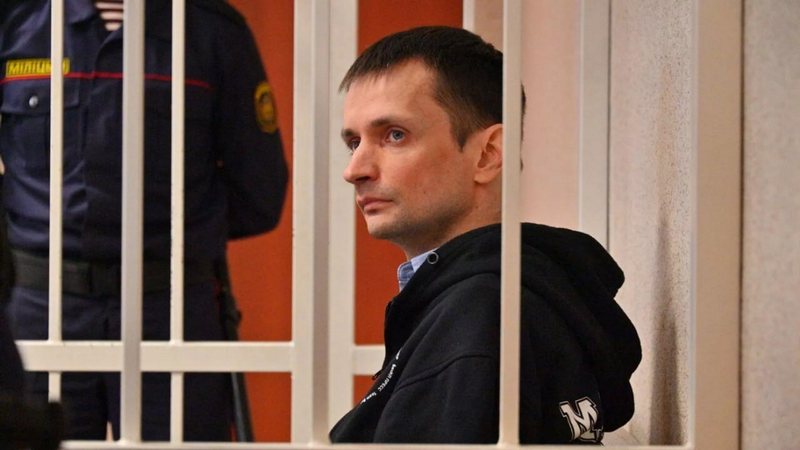 Так выглядае сёння ў судзе Генадзь Мажэйка