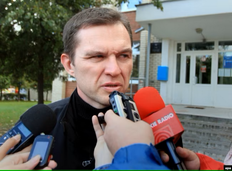 Анджэй Пачобут ля суду ў Горадні. 23 верасьня 2013 году