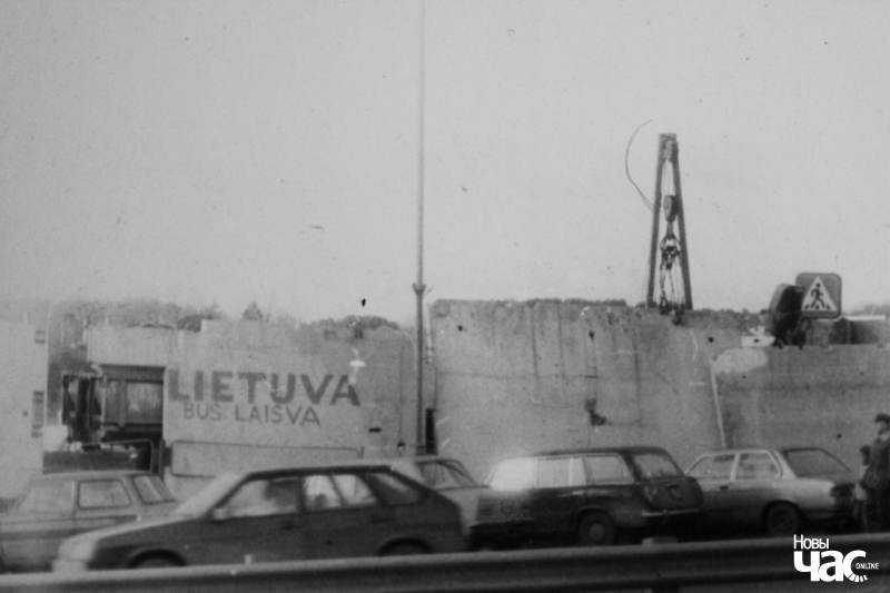 Літва будзе вольнай. Лозунг на барыкадзе на мосце праз Вілію.. Фота Яўгена Красуліна