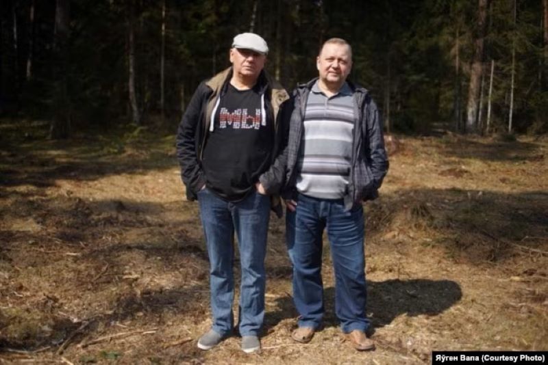 Яўген Вапа і горадзенскі літаратар і праваабаронца Віктар Сазонаў
