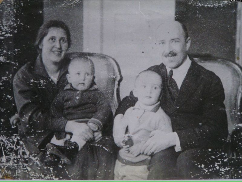 Антон Луцкевіч з жонкай Зоф'яй і сынамі. Пачатак 1920-х