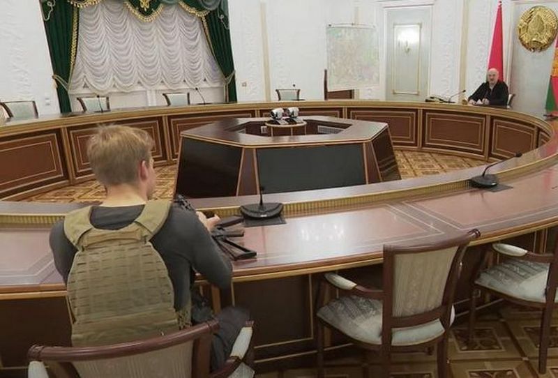 Александр Лукашенко и его сын Николай в Дворце независимости во время протестов в связи с фальсификациями результатов президентских выборов, Минск, 23 августа 2020 года. Фото: «Пул Первого»