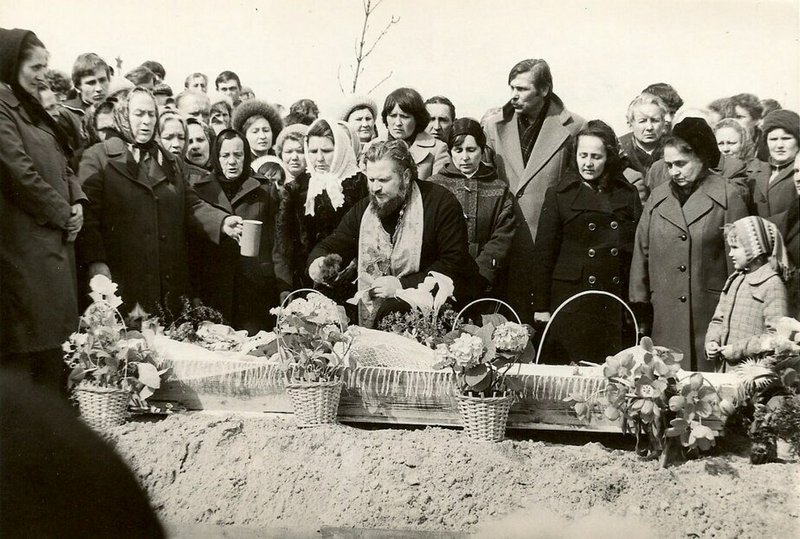 Похороны Ларисы Гениюш. Зельва, 1983 год. Фото: Здислав Ситько, Белорусская библиотека и музей имени Франциска Скорины