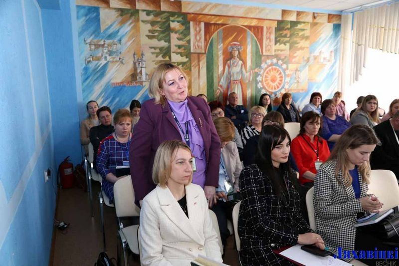 Сустрэча міністра інфармацыі Уладзіміра Пярцова з чыноўнікамі і журналістамі ў Ляхавічах. Фота: газета «Ляхавіцкі веснік»