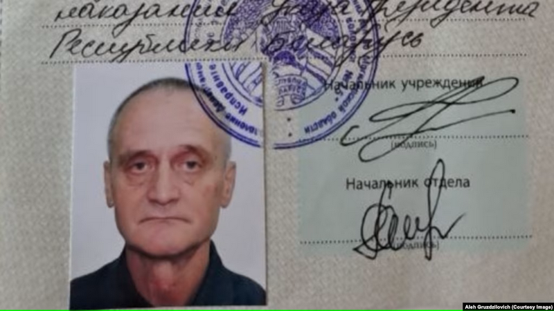 Фото Груздиловича на справке об освобождении, сделанное в сентябре 2022 года. Фото с сайта «Радыё Свабода»