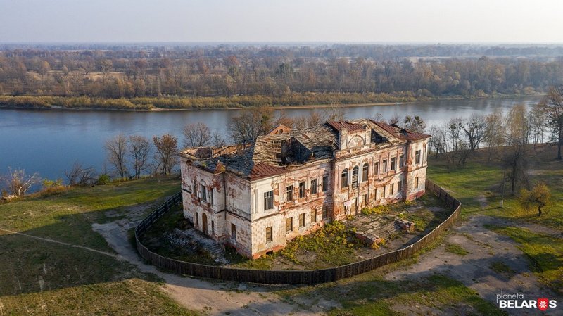 Horvat Palace in Naroulia. Photo: planetabelarus.by