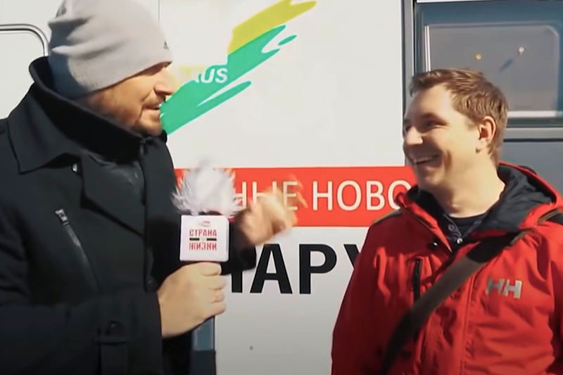 Siarhei Tsikhanouski and Mikhail Arshynski. Screenshot from the movie Don't be afraid