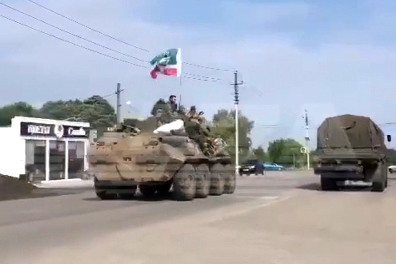 Бойцы «Ахмата» по дороге в Ростов-на-Дону 24 июня 2023 года. Скриншот видео Telegram-канала Baza