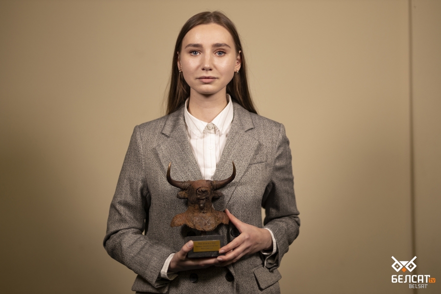Дар’я Чульцова з узнагародай фестывалю Prix Europa. Патсдам, Нямеччына. 28 кастрычніка 2022 года. Фота: Ян Лісіцкі / Белсат