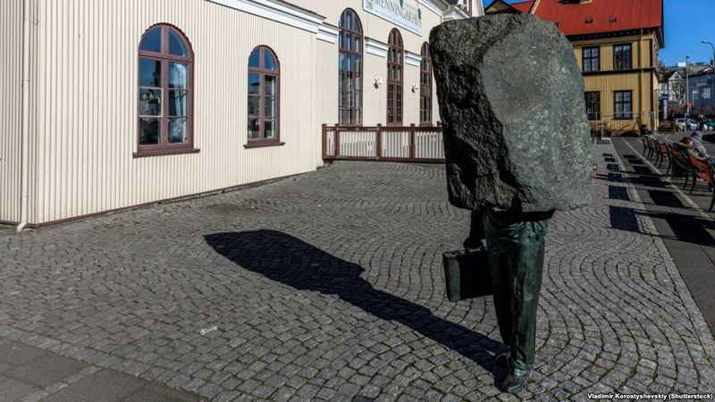 Скульптура «Невядомы бюрарат» у Ісьляндыі. Ілюстрацыйнае фота Vladimir Korostyshevskiy / ©Shutterstock