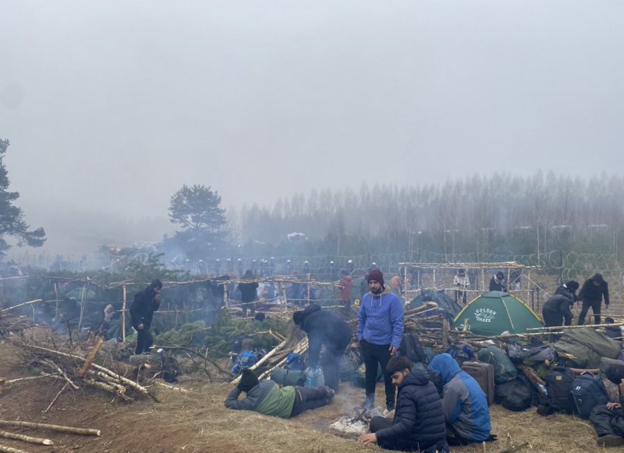 Migrant camp on the Belarusian side of the border / twitter.com/FilippoGrandi
