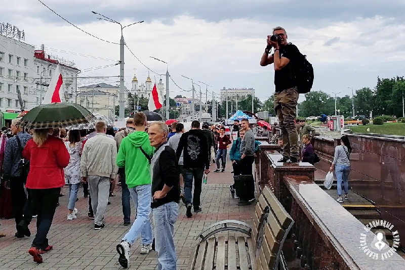 Zmitser Kazakevich is photographing a protest in Vitsebsk