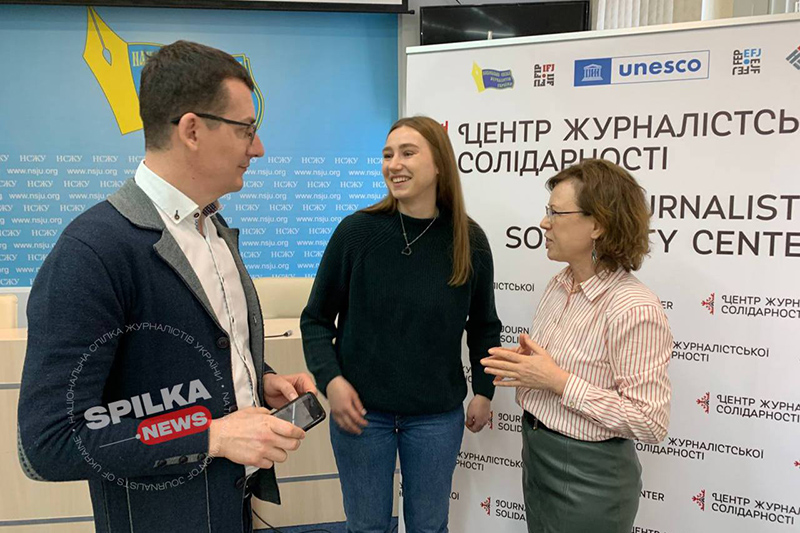 Chairman of the National Union of Journalists of Ukraine Serhii Tamilenko, Belsat TV correspondent Daria Chultsova and First Secretary of the National Union of Journalists of Ukraine Lina Kushch. Photo: SPILKA News