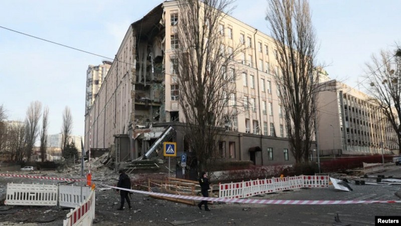 Будынак гатэлю «Алфавіта», дзе падчас абстрэлу Кіева спыняўся японскі карэспандэнт Ватару Секіта. Фота: Reuters