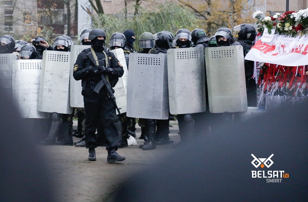 АМАП ачапіў людзей на плошчы Пераменаў. Менск, Беларусь. 15 лістапада 2020 года. Фота: Белсат
