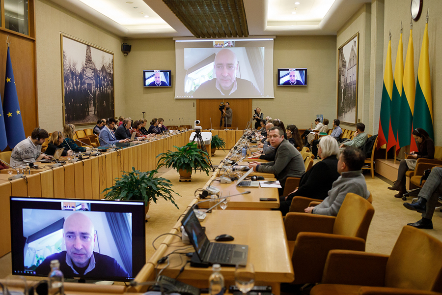 Выступ генеральнага сакратара Еўрапейскай федэрацыі журналістаў Рыкарда Гуц’ерэса на форуме свабоднай журналістыкі. 7 снежня 2023 года. Фота: БАЖ