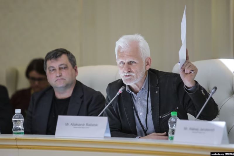 Алесь Бяляцкі падчас выступу на сэсіі АБСЭ, 2017 год