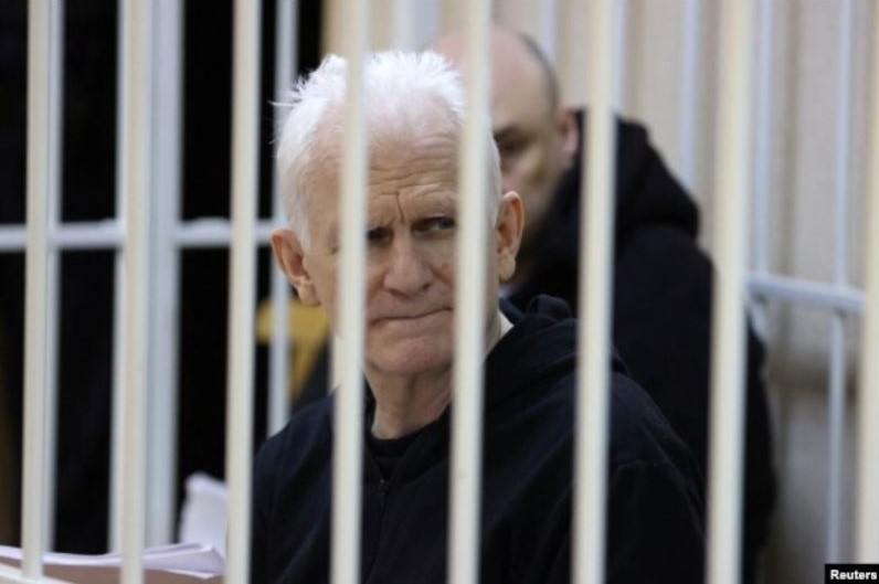 Cтаршыня Праваабарончага цэнтру «Вясна» Алесь Бяляцкі на судзе. Менск, 5 студзеня 2023
